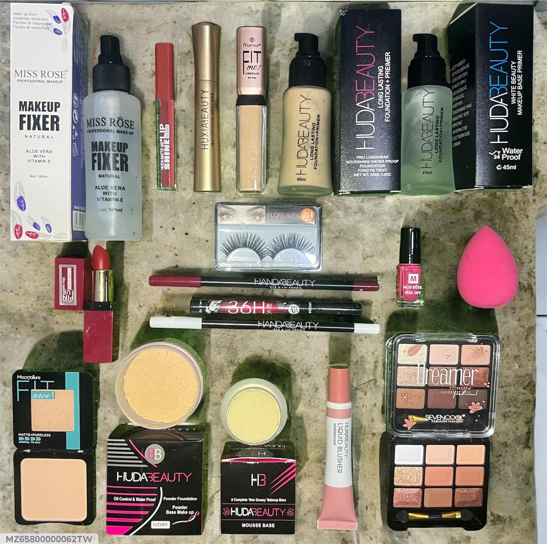 18 in 1 Makeup Set For Pakistan Skin & Weather