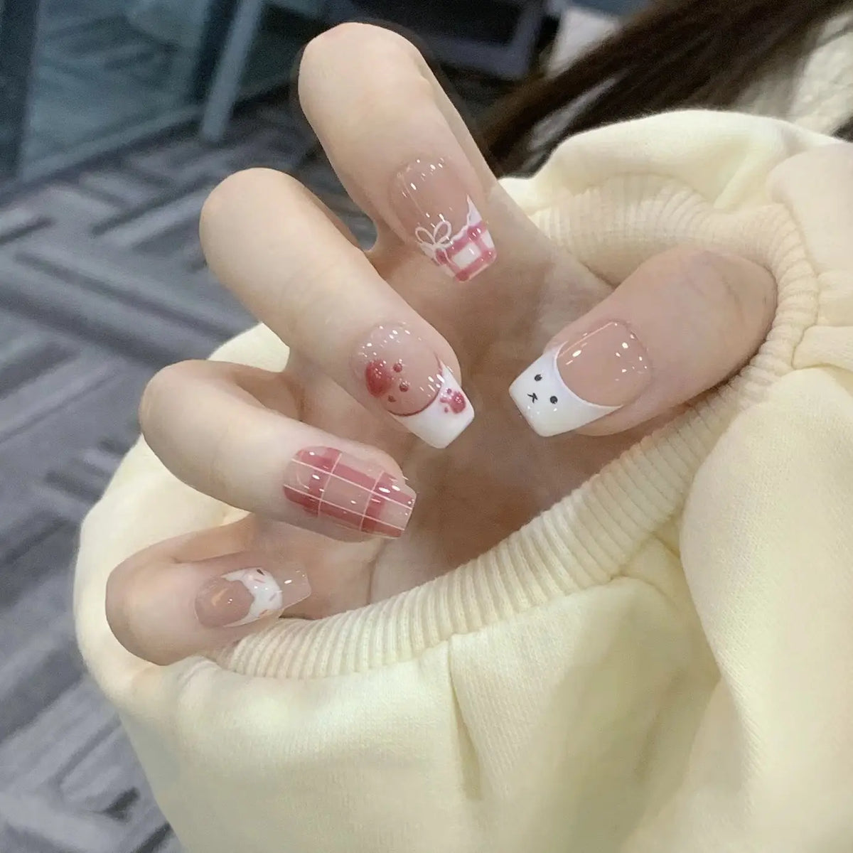 Pack of 24 nails for girls